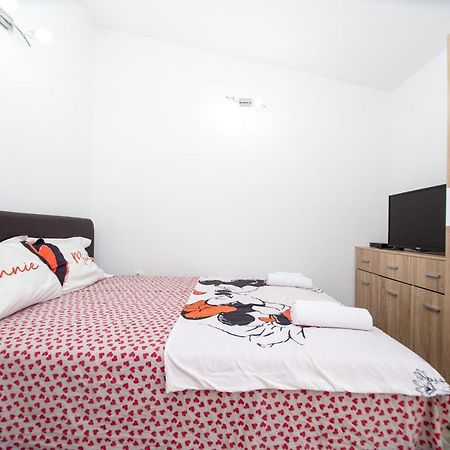 Lana Apartment Prcanj Luaran gambar