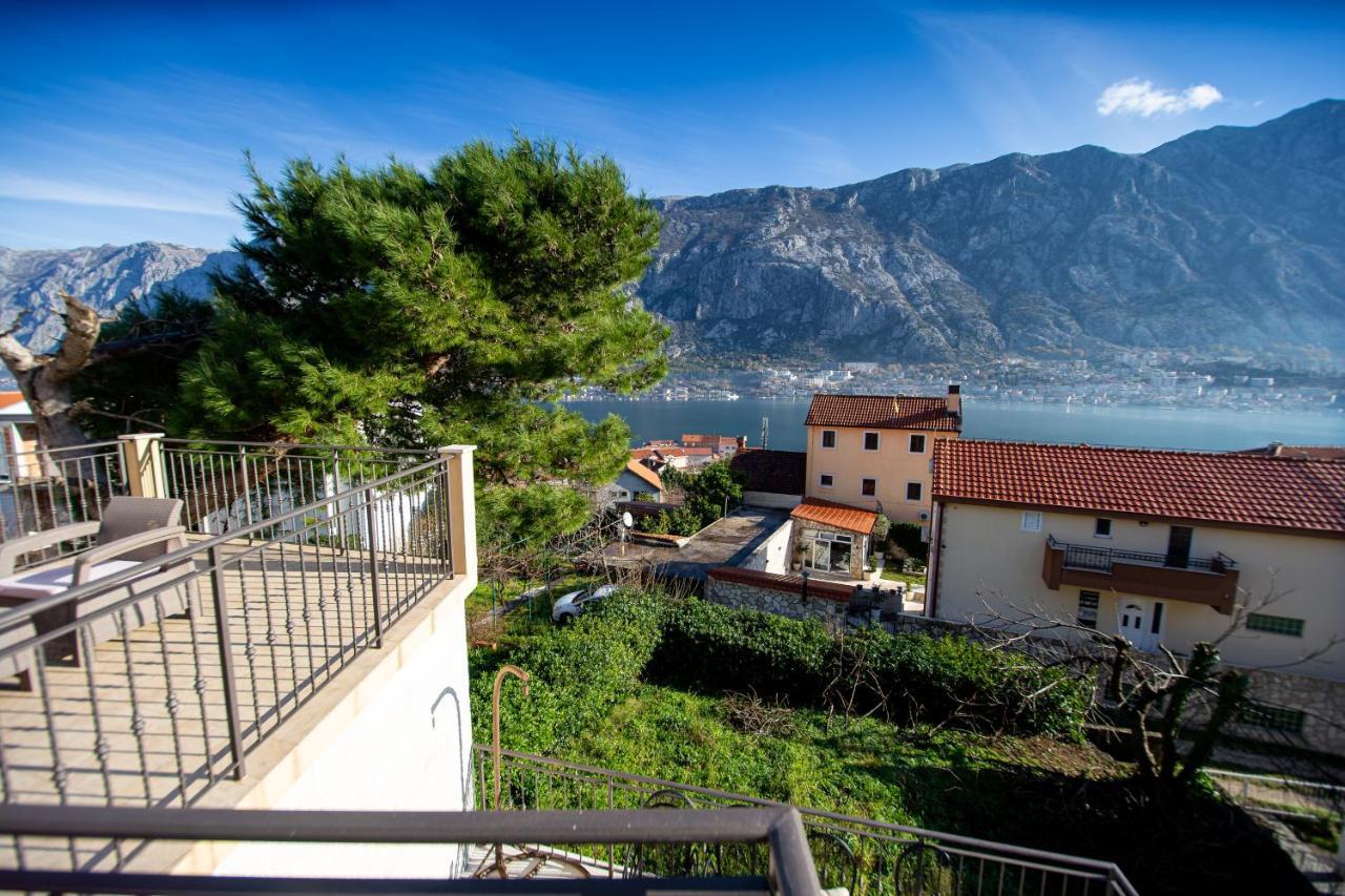 Lana Apartment Prcanj Luaran gambar