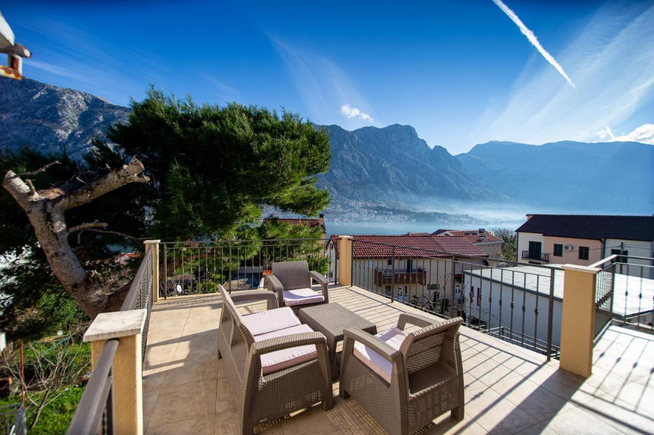 Lana Apartment Prcanj Luaran gambar
