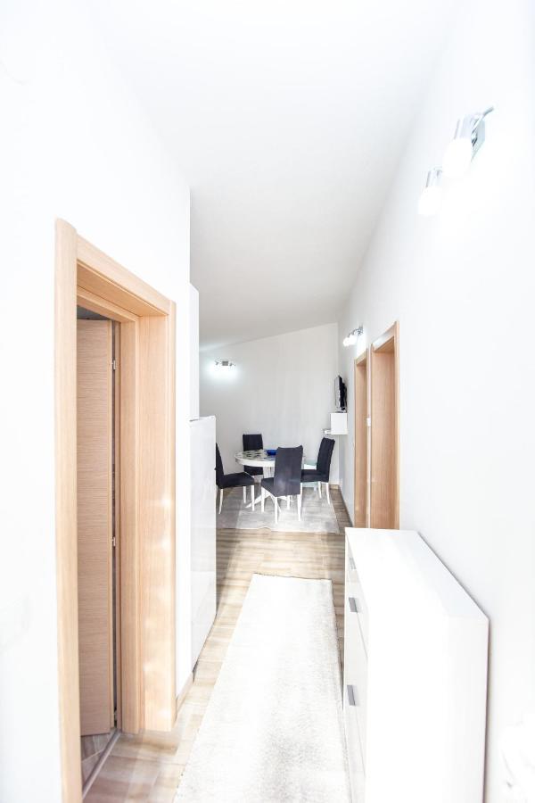 Lana Apartment Prcanj Luaran gambar