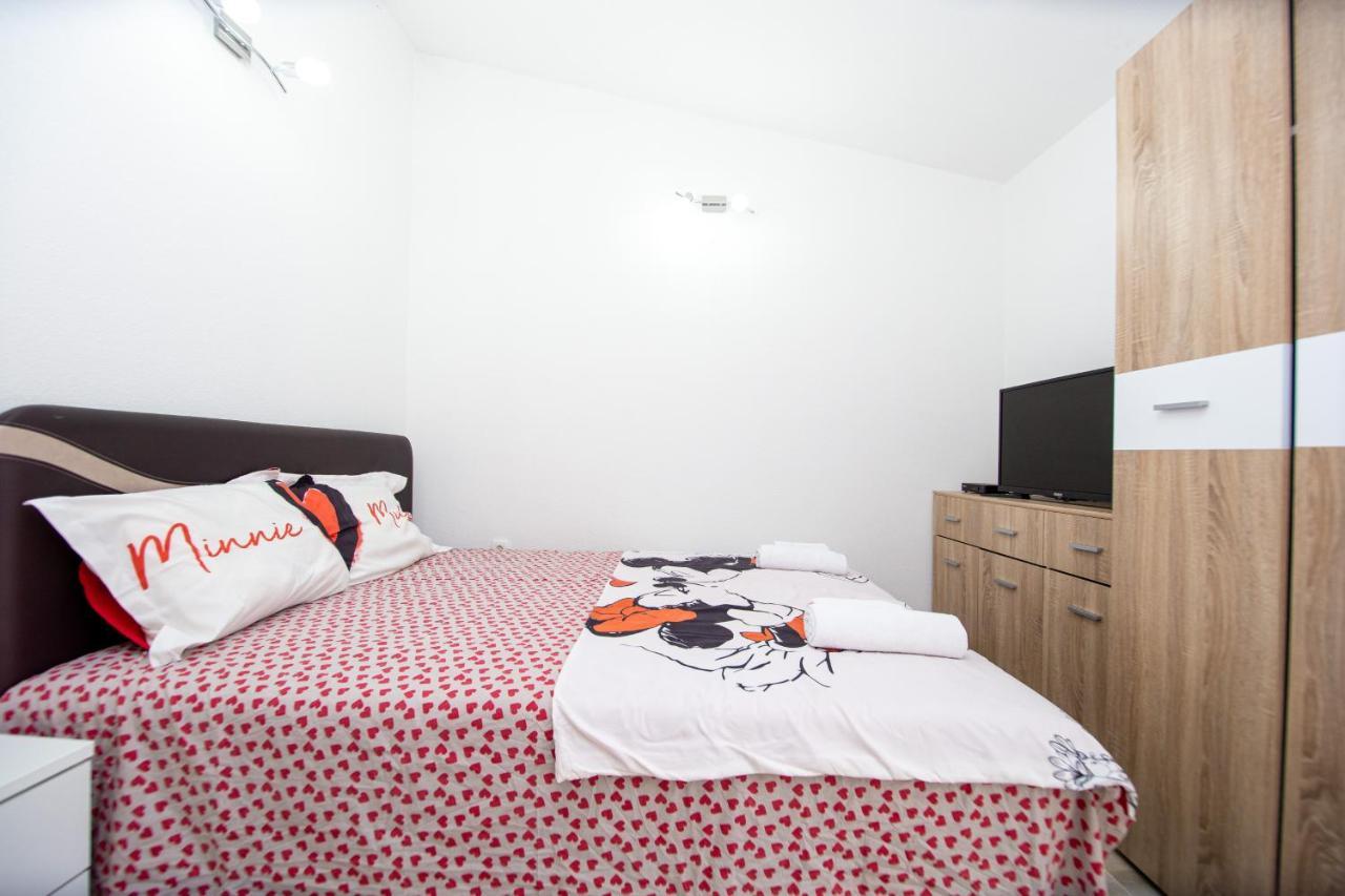 Lana Apartment Prcanj Luaran gambar