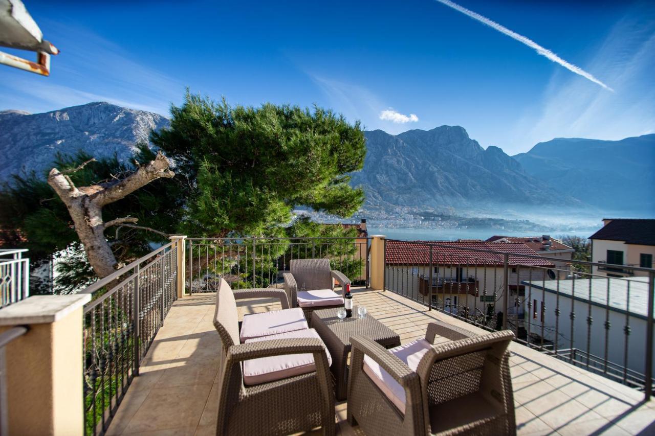 Lana Apartment Prcanj Luaran gambar