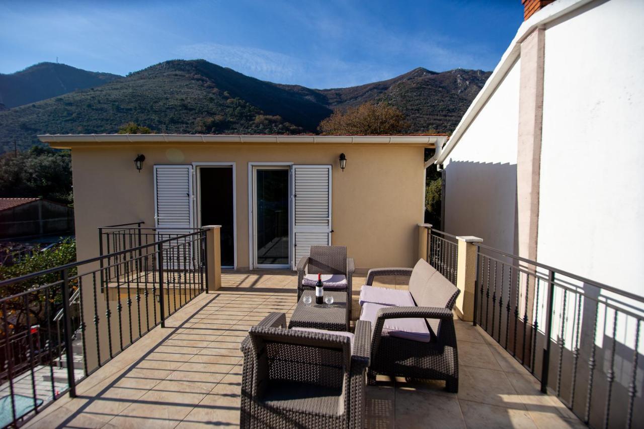 Lana Apartment Prcanj Luaran gambar